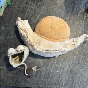 Lorena Canals toys snail and frog